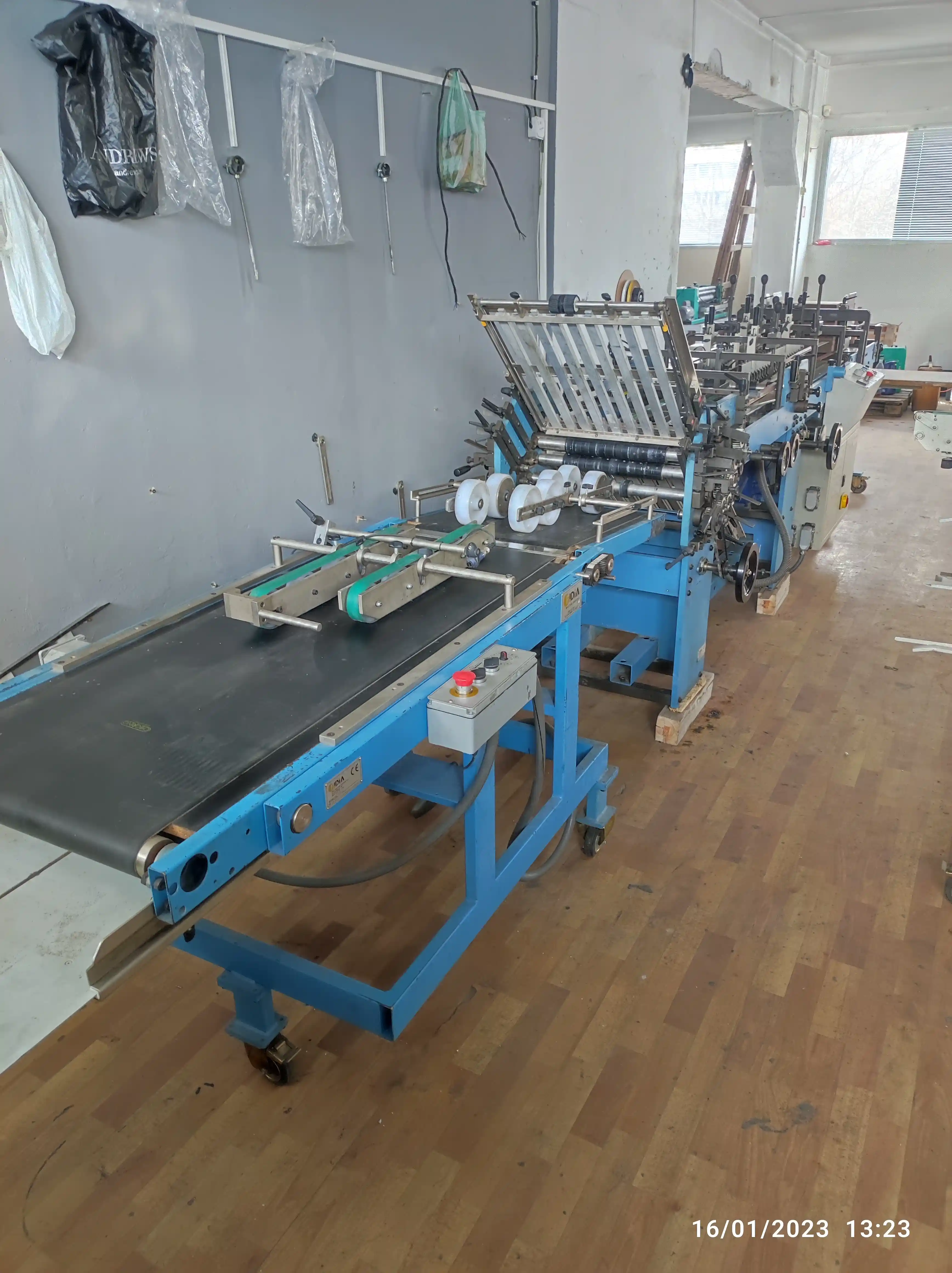 Tape Applicator Machine for Cardboard Mailers
